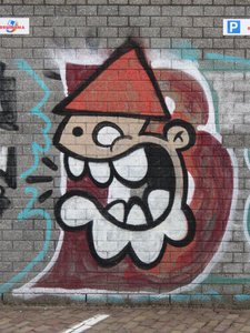 829816 Afbeelding van graffiti met een Utrechtse kabouter (KBTR), op de gevel van een gebouwtje bij de toegang van het ...